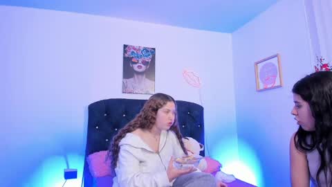 Valeria and Zoe online show from April 1, 2:58 pm