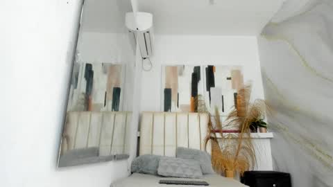 vale  online show from February 4, 12:00 pm