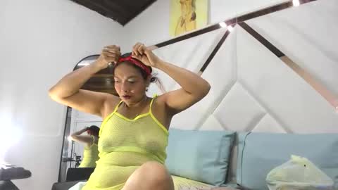 valeria_gil_ online show from May 5, 3:14 am