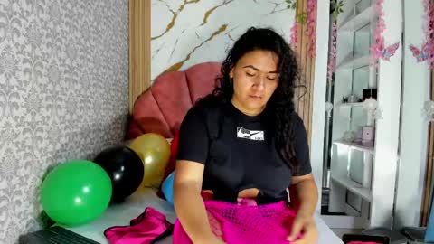 Snapshot of valeria_rivera1 chatting on April 16, 7:14 pm Costume lover online show from April 16, 7:14 pm