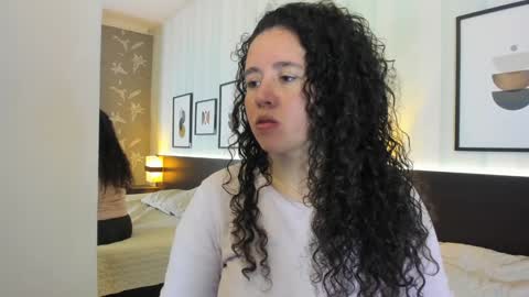 Snapshot of valeriaa_soler chatting on February 1, 11:43 am Valeria online show from February 1, 11:43 am