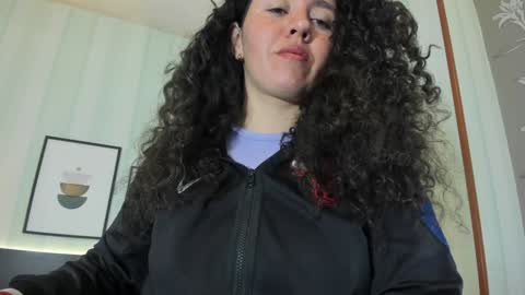 Snapshot of valeriaa_soler chatting on February 7, 1:01 pm Valeria online show from February 7, 1:01 pm