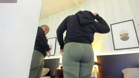 Snapshot of valeriaa_soler chatting on February 22, 12:19 pm Valeria online show from February 22, 12:19 pm