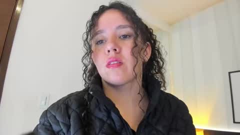 Snapshot of valeriaa_soler chatting on March 2, 1:16 pm Valeria online show from March 2, 1:16 pm