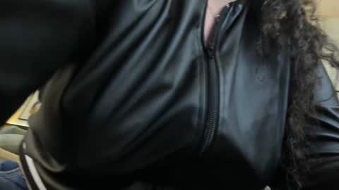 Snapshot of valeriaa_soler chatting on March 9, 3:05 pm Valeria online show from March 9, 3:05 pm