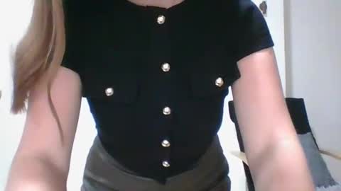 valeriafrannco online show from November 6, 5:30 am