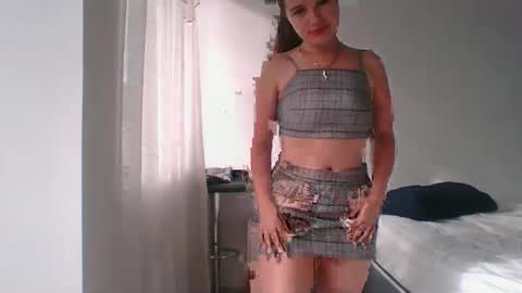 valeriafrannco online show from May 7, 12:43 pm