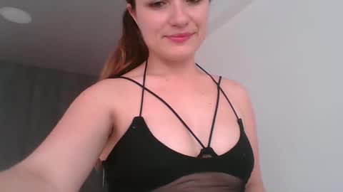 valeriafrannco online show from May 8, 8:58 pm
