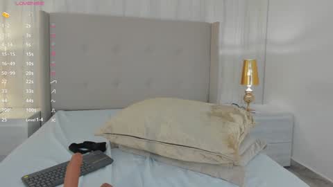 Snapshot of valeriah_ chatting on December 4, 2:04 pm Valeria online show from December 4, 2:04 pm