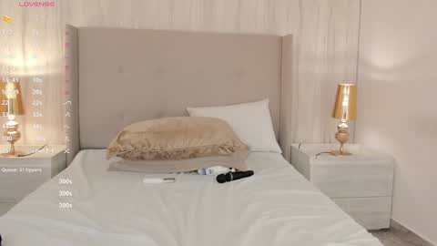 Snapshot of valeriah_ chatting on January 3, 3:44 pm Valeria online show from January 3, 3:44 pm