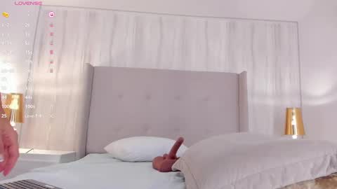 Snapshot of valeriah_ chatting on February 13, 2:42 pm Valeria online show from February 13, 2:42 pm