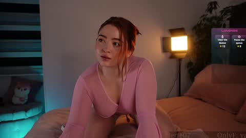 valerie07 online show from December 12, 4:04 am