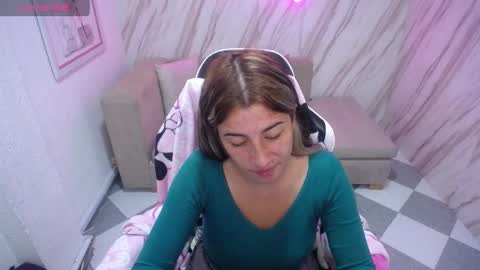 Snapshot of valerie_b chatting on December 15, 3:13 am valerie_b online show from December 15, 3:13 am