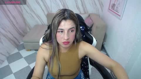 Snapshot of valerie_b chatting on January 15, 6:12 am valerie_b online show from January 15, 6:12 am