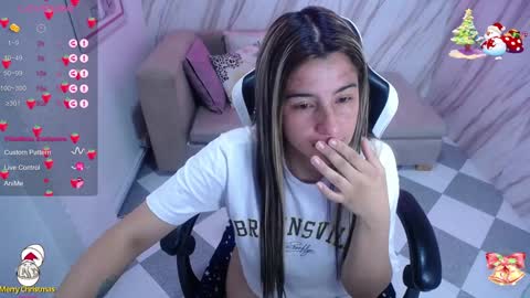 Snapshot of valerie_b chatting on January 23, 5:56 am valerie_b online show from January 23, 5:56 am