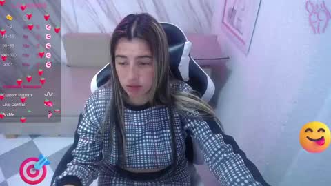 Snapshot of valerie_b chatting on February 9, 9:05 am valerie_b online show from February 9, 9:05 am