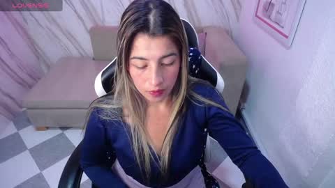 Snapshot of valerie_b chatting on March 5, 6:12 am valerie_b online show from March 5, 6:12 am