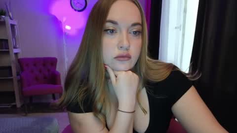 Snapshot of valerie_kiss chatting on April 16, 12:39 pm Valerie online show from April 16, 12:39 pm