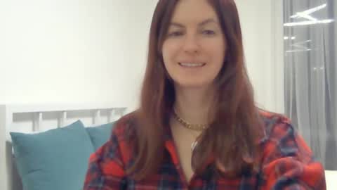 Snapshot of valerie_rose777 chatting on February 8, 9:57 pm valerie_rose777 online show from February 8, 9:57 pm