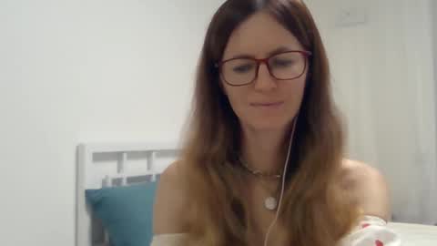 Snapshot of valerie_rose777 chatting on October 12, 7:13 pm valerie_rose777 online show from October 12, 7:13 pm