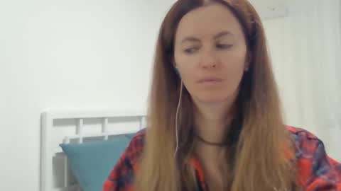 Snapshot of valerie_rose777 chatting on October 17, 8:22 pm valerie_rose777 online show from October 17, 8:22 pm