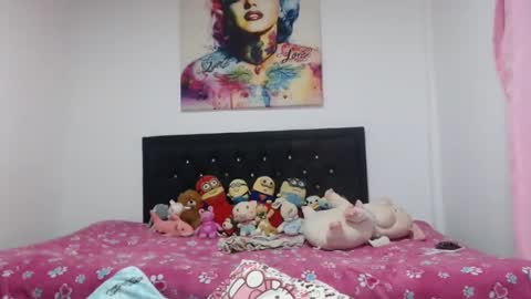 Snapshot of valerie_rousse chatting on February 25, 5:19 am valerie_rousse online show from February 25, 5:19 am