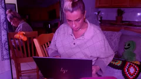 Snapshot of valerie_virago chatting on February 16, 11:39 am Valerie Virago online show from February 16, 11:39 am