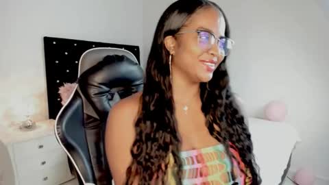 Snapshot of valeriebl chatting on May 2, 9:31 pm Valerie Blake online show from May 2, 9:31 pm