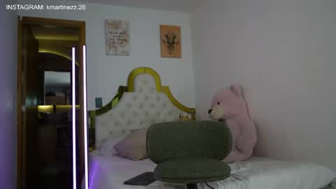 Snapshot of valeriecollinss_ chatting on June 17, 8:54 pm valeriecollinss_ online show from June 17, 8:54 pm