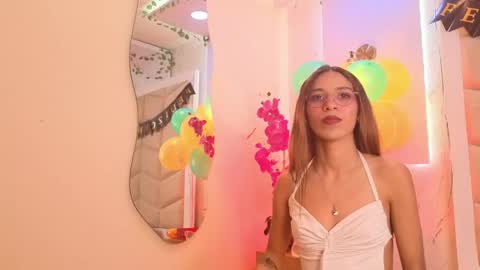 Snapshot of valeriewoods chatting on May 6, 8:47 pm Valerie online show from May 6, 8:47 pm