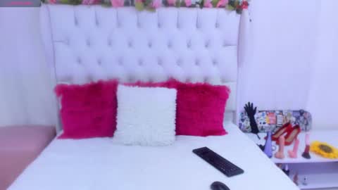 valeria111111 online show from February 4, 7:11 pm