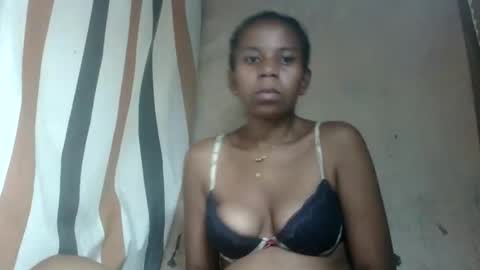 Snapshot of valerinezah chatting on March 1, 5:37 pm valerinezah online show from March 1, 5:37 pm