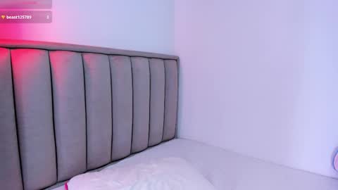 Snapshot of valery__nova chatting on March 13, 3:24 am Cris online show from March 13, 3:24 am