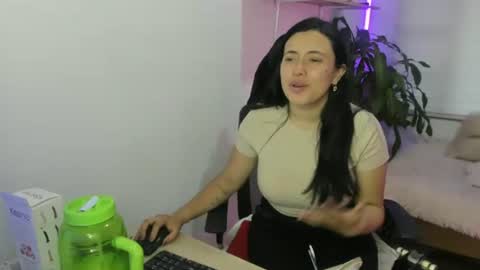 Snapshot of valery_bonnet1 chatting on September 20, 11:33 am valery_bonnet1 online show from September 20, 11:33 am