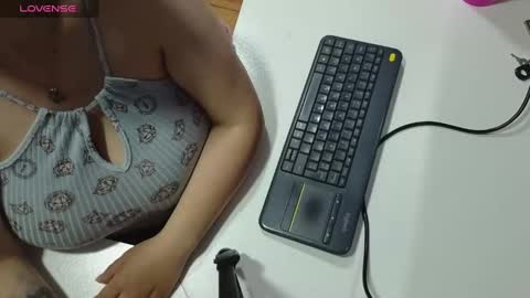 Snapshot of valery_cute_18 chatting on October 30, 11:33 am valery cute 18 online show from October 30, 11:33 am