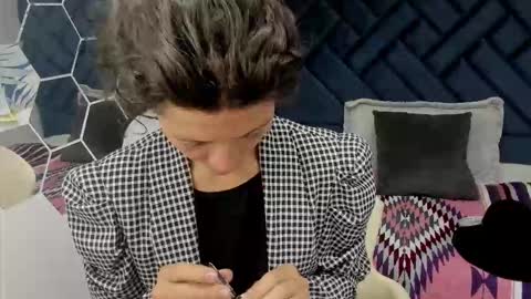 VALERY MORE online show from November 13, 12:15 pm