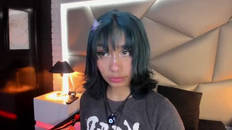 valery_smith15 online show from January 16, 3:23 am