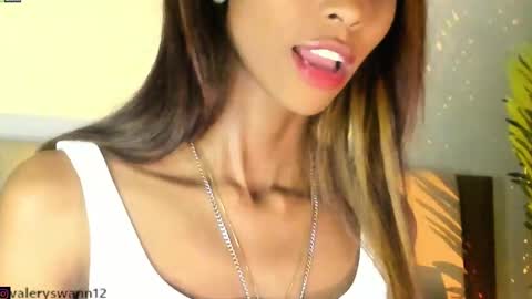 Snapshot of valery_swan1 chatting on December 6, 10:30 pm Valery swan1 online show from December 6, 10:30 pm