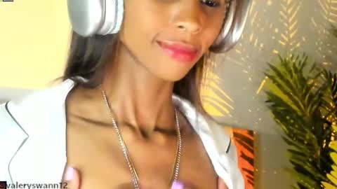 Snapshot of valery_swan1 chatting on December 8, 8:20 am Valery swan1 online show from December 8, 8:20 am