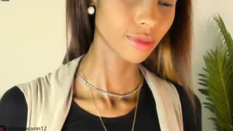 Snapshot of valery_swan1 chatting on December 20, 8:01 pm Valery swan1 online show from December 20, 8:01 pm