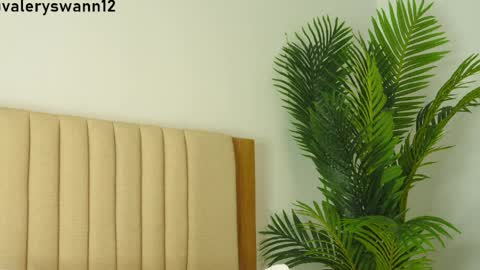 Snapshot of valery_swan1 chatting on April 11, 7:45 am Valery swan1 online show from April 11, 7:45 am
