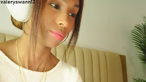 Snapshot of valery_swan1 chatting on April 13, 12:43 pm Valery swan1 online show from April 13, 12:43 pm