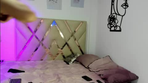 Snapshot of valery_sweet04 chatting on May 20, 10:05 pm valery_sweet04 online show from May 20, 10:05 pm