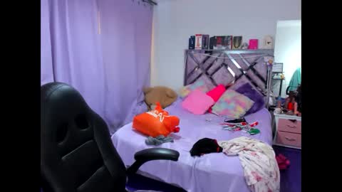 Snapshot of valery_taylor_1 chatting on June 9, 3:23 pm valery online show from June 9, 3:23 pm