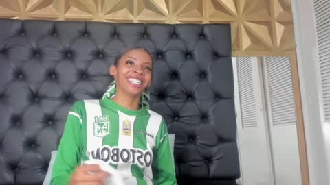 Snapshot of valery_villa_ chatting on December 18, 8:25 pm Valery online show from December 18, 8:25 pm