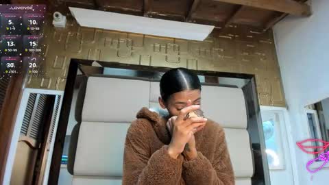 Snapshot of valery_villa_ chatting on March 31, 11:21 am Valery online show from March 31, 11:21 am