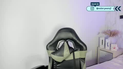 Val online show from December 19, 12:01 pm