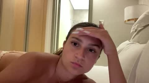 Snapshot of valeryroyale chatting on October 2, 6:48 pm Valery online show from October 2, 6:48 pm