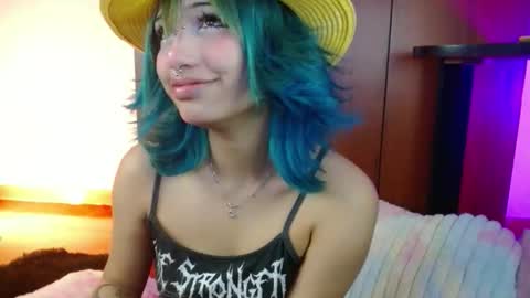 Snapshot of valerysmith18 chatting on April 17, 8:17 am zoe online show from April 17, 8:17 am