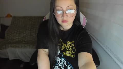 Snapshot of valeryvass_07 chatting on November 3, 11:26 pm My name is Valery... Nice to meet you thumb up me please its important online show from November 3, 11:26 pm